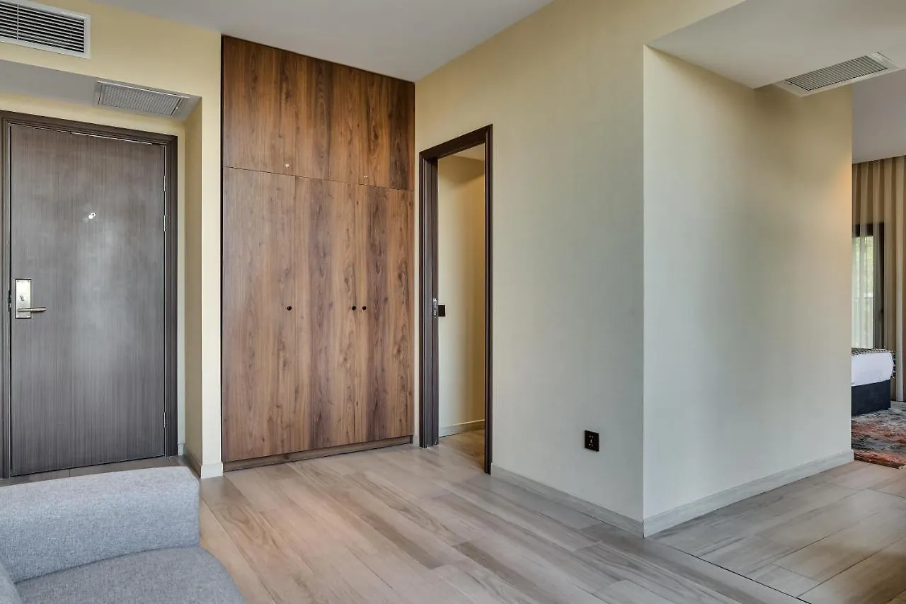 Eleven Inn Tbilisi 4*,